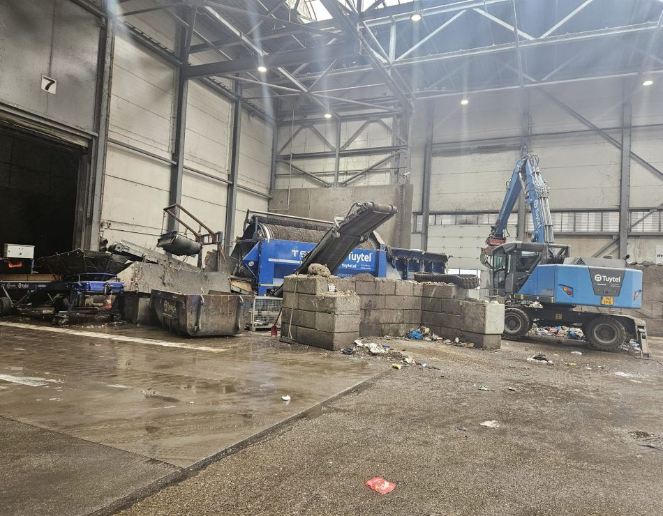 Lachgasflessen zeven afvalbedrijf (2)