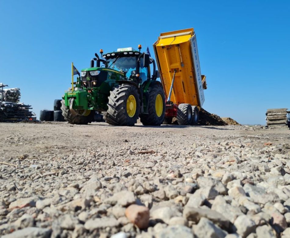 Trekker met kipper huren
